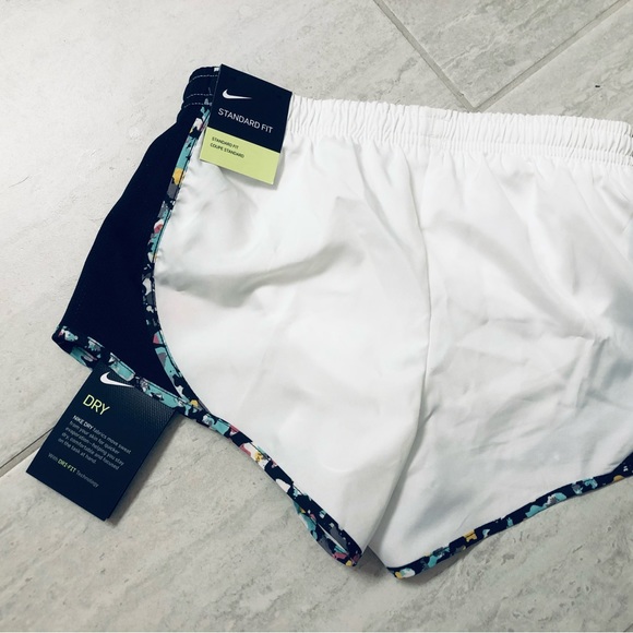 NIKE SHORTS. Girls small. Sz 6/7 NEW - Picture 2 of 4